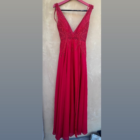 GB Social Deep V-Neck Applique Bodice Red Ballgown - Picture 6 of 17